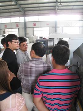 韓國客戶來公司考察,簽訂采購合同